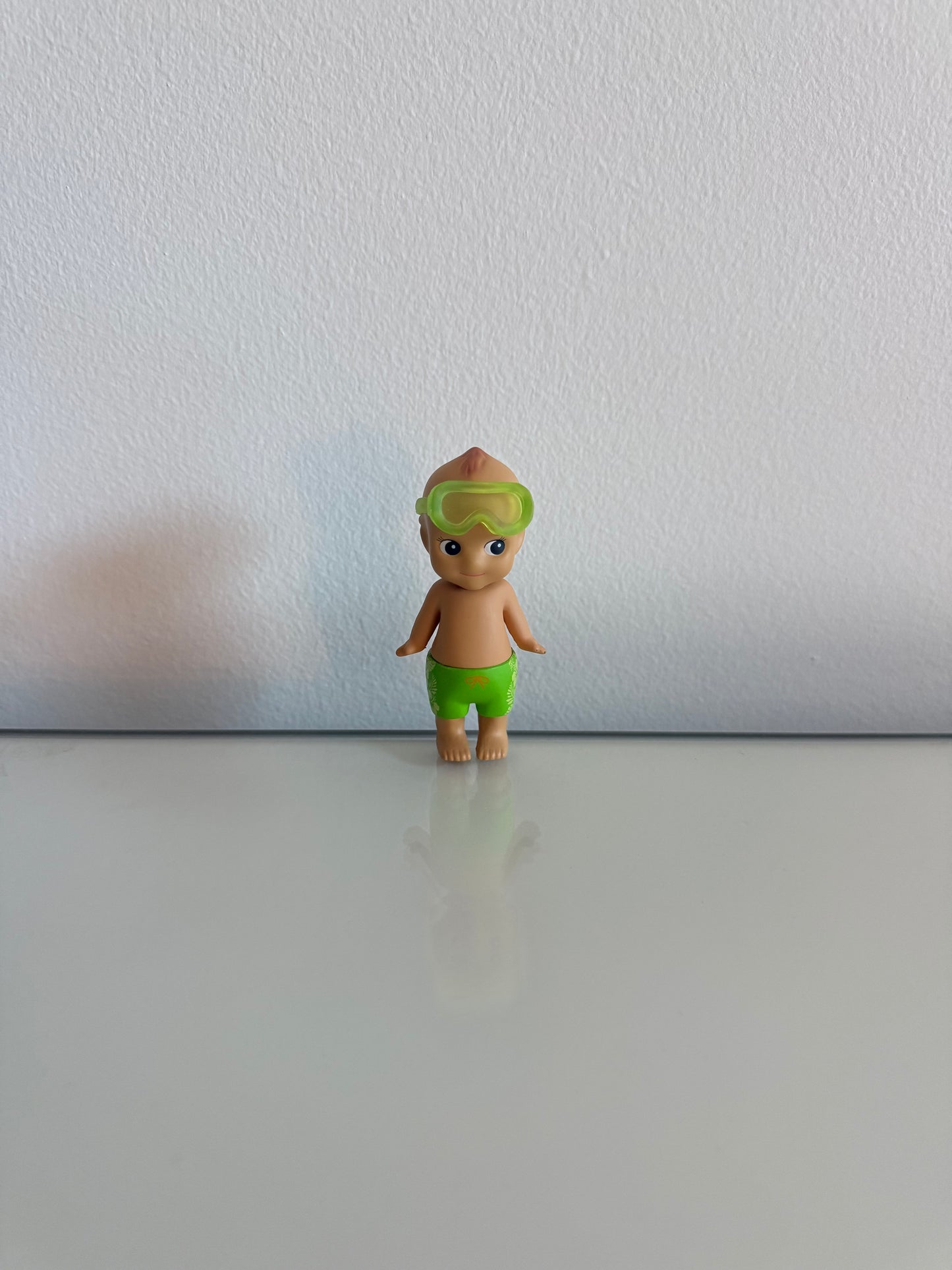 Green shorts Sonny Angel