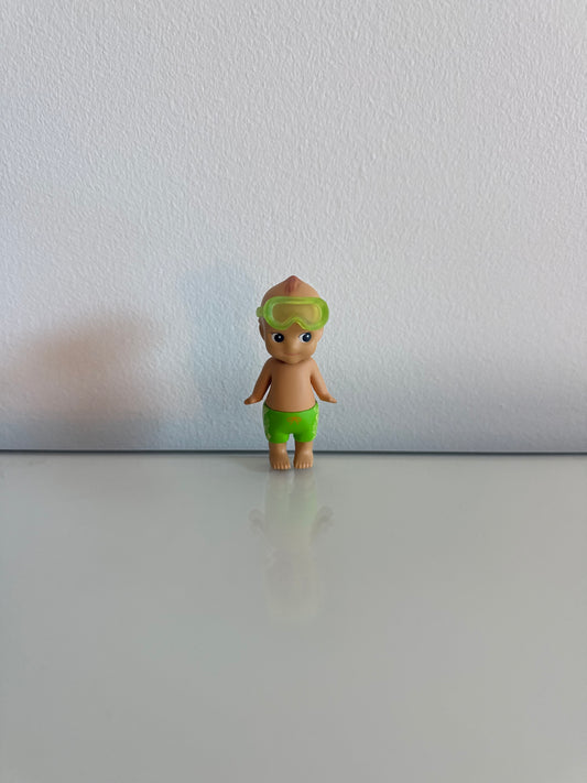 Green shorts Sonny Angel